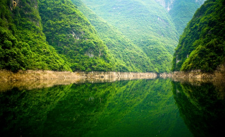 Shennongxi Stream, tributary of the Yangtze river